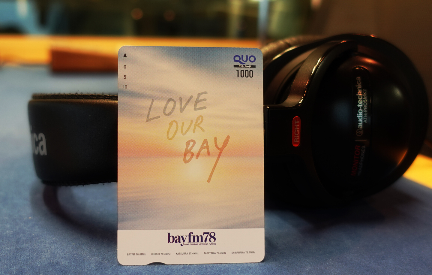 抽選で5名様にbayfmオリジナルQUOカードが当りますくす!!［当選者の発表は商品の発送をもってかえさせていただきます］メールでご応募ください。詳細は番組内で。お聴き逃しなく!