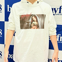 AVA MAX 限定Tシャツ